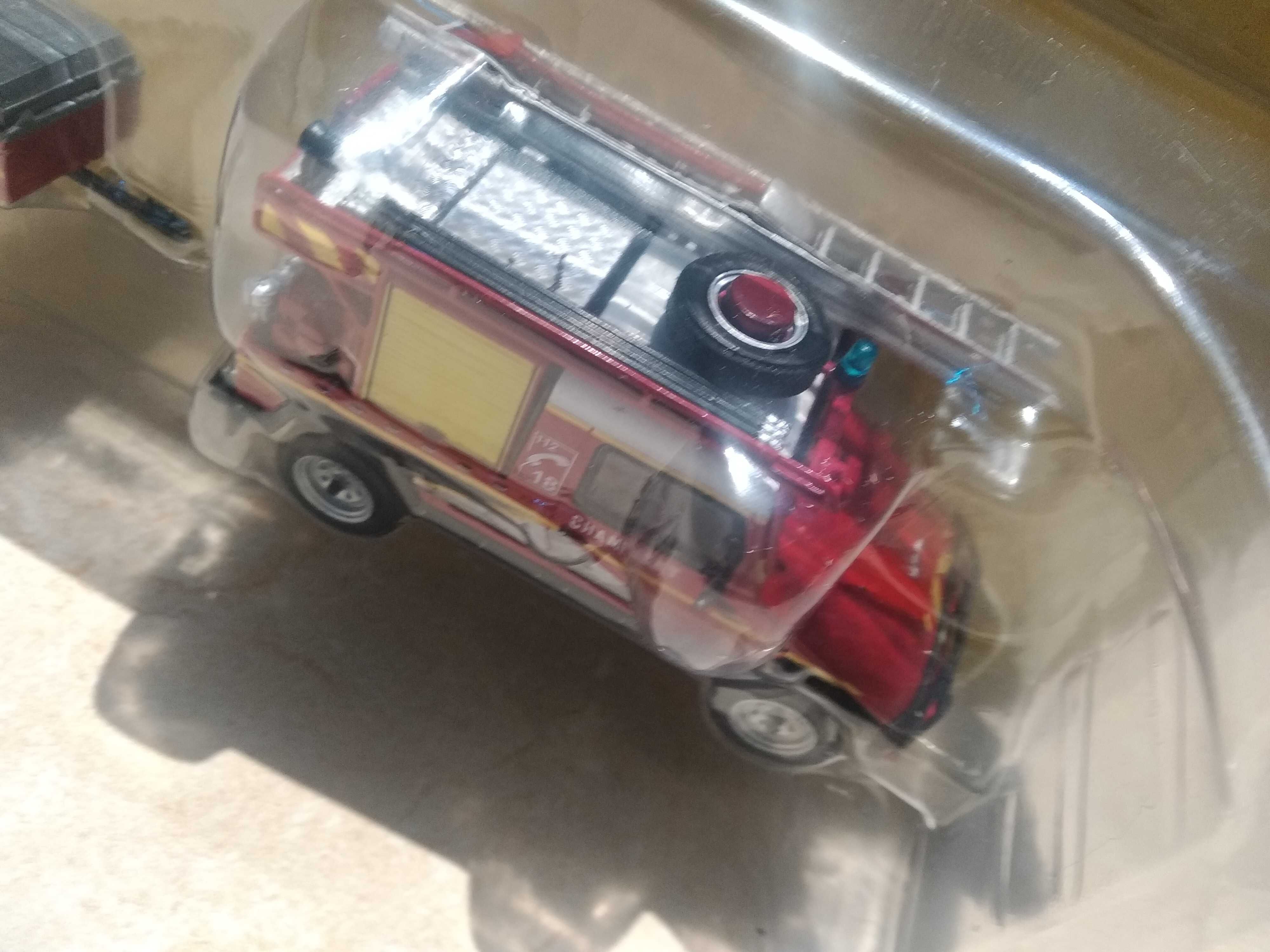 UMM Alter com Atrelado - Bombeiros Franceses