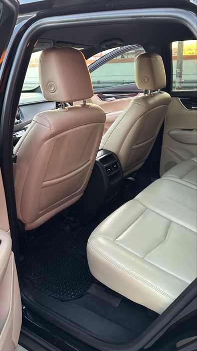 Чорний Каділлак. Пробіг 69000 км Стан нового автомобіля