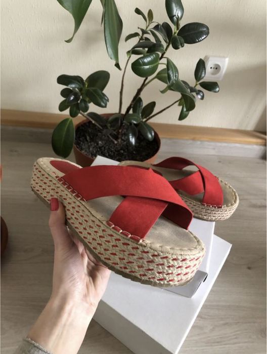 Босоножки/шльопанці сабо на танкетці