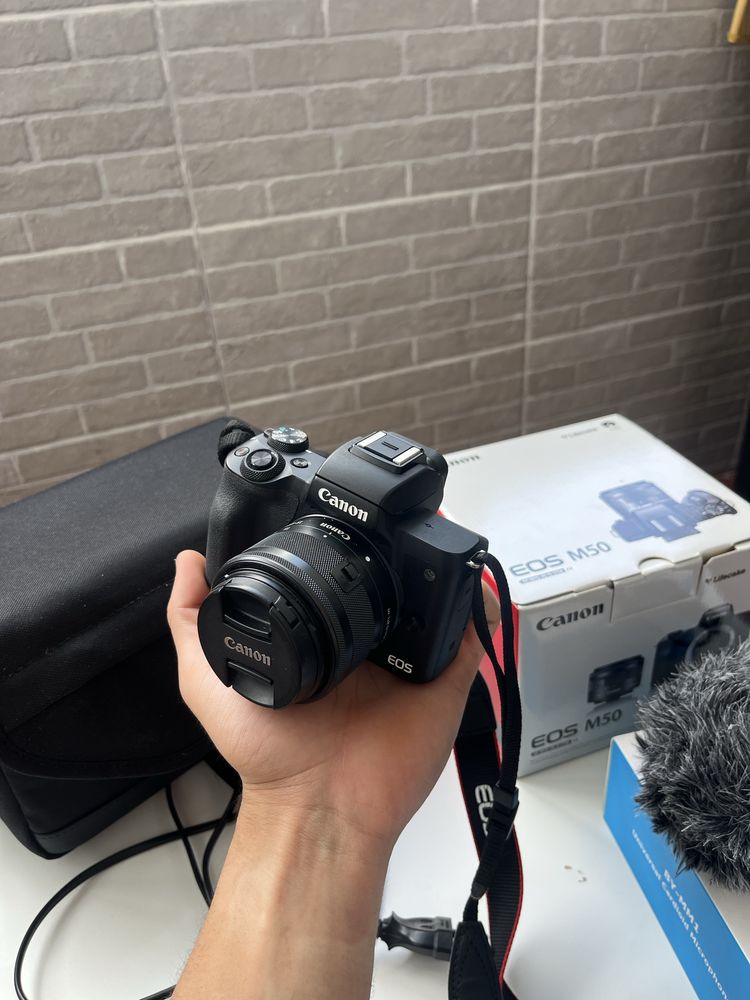 Camara Canon M50 + EF-M Lente 15-45mm 3.5-6.3