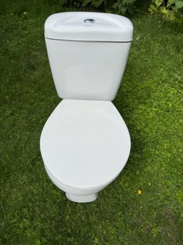 Kompakt WC, ze spluczką, po remoncie.