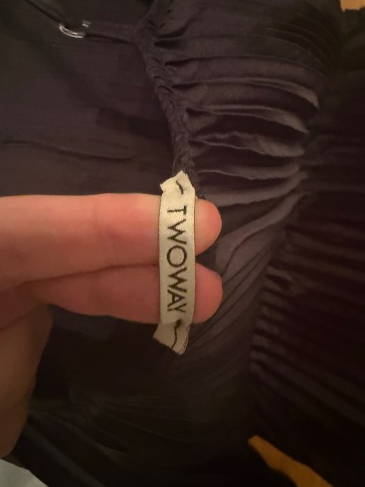 Sukienka wieczorowa na ramiączkach