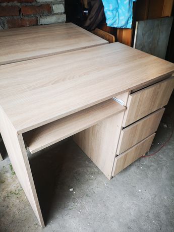 Dwa biurka dla ucznia