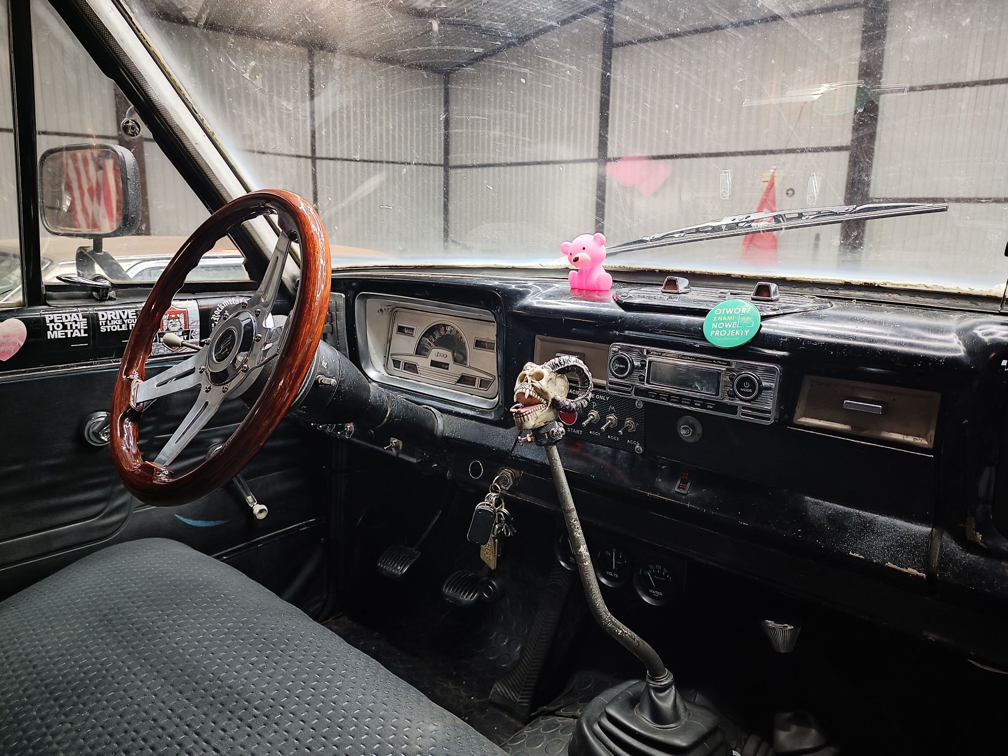 Jeep J4000 Gladiator 5.9 4x4 Pickup