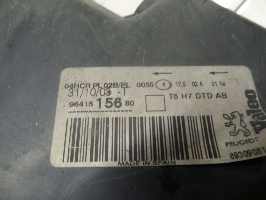 Peugeot 307 2005 Lampa Reflektor Prawy przód 9641615680