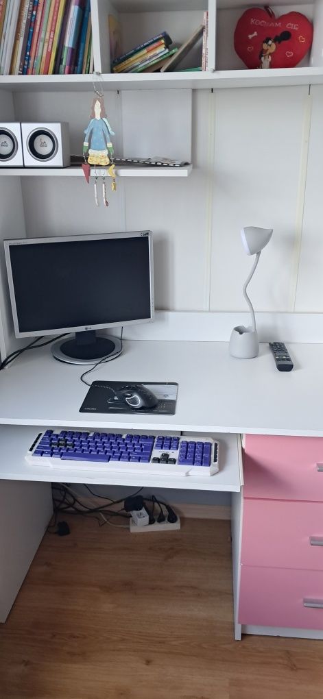 Sprzedam komplet mebli  dziewczęcych