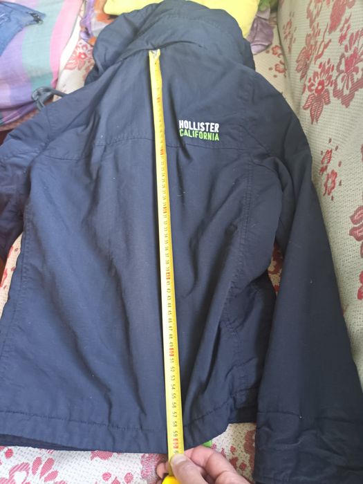 Дві курточки на дитину 8-11 рокув віддам