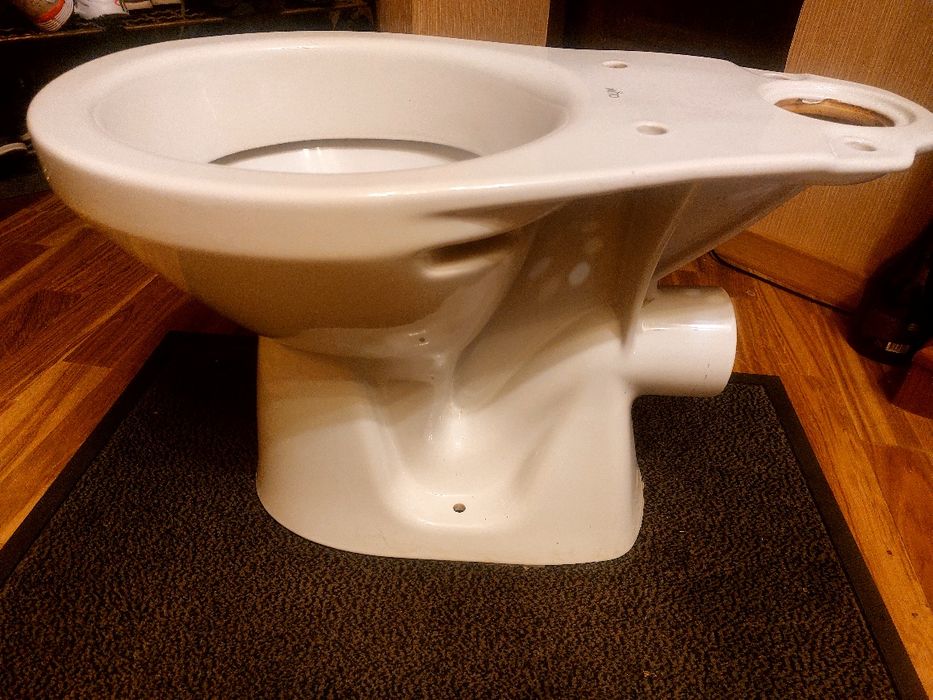 Продам унітаз разом зі змішувачам в ванну