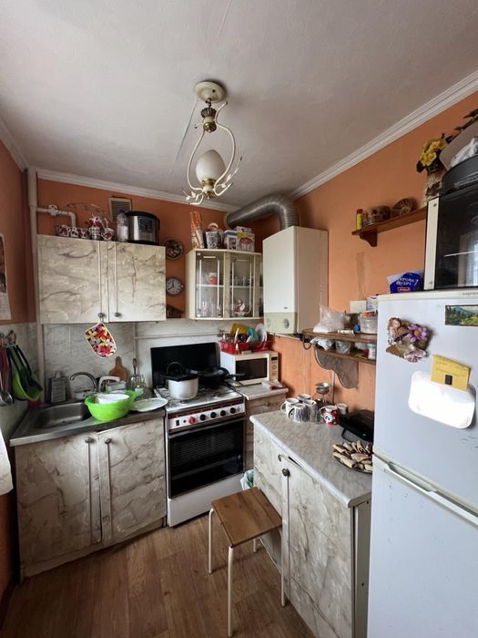 Продаж квартири не подалік Центру.