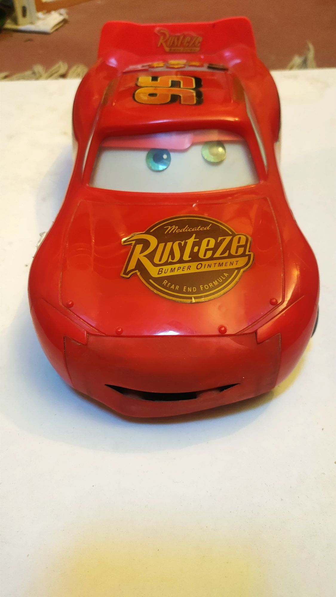 Faisca McQueen carro criança avariado