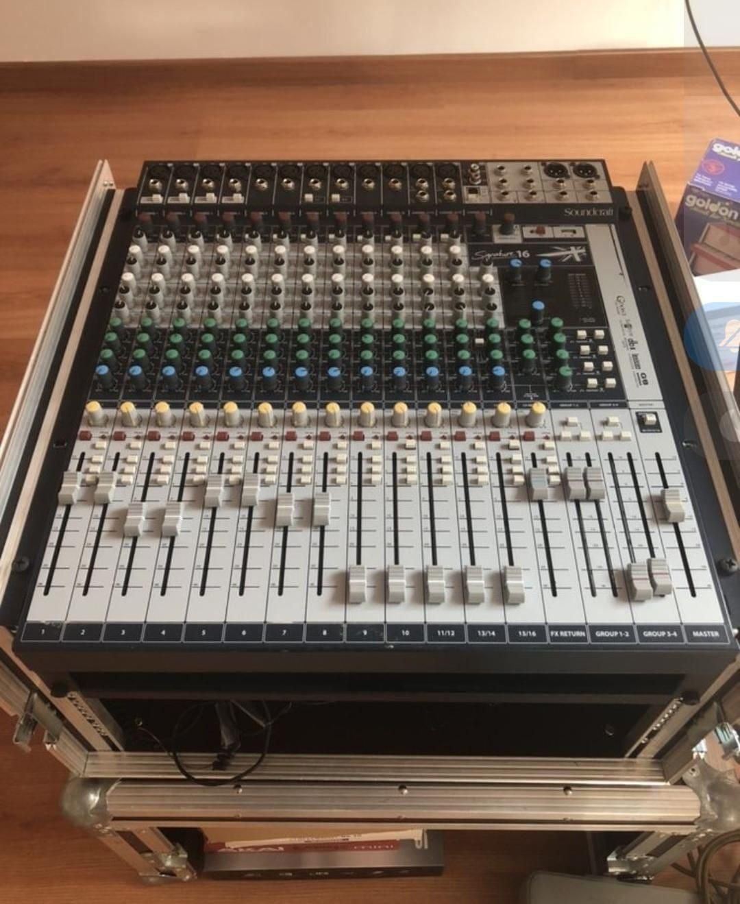 Mesa Analógica Soundcraft Signature 16