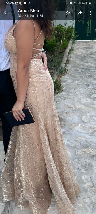 Vestido da cor champanhe
