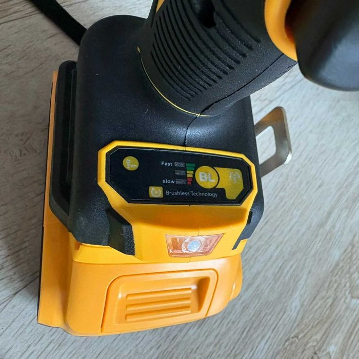 Крутой бесщёточный шуруповёрт DEWALT 20V MAX DCD805 ударный импакт