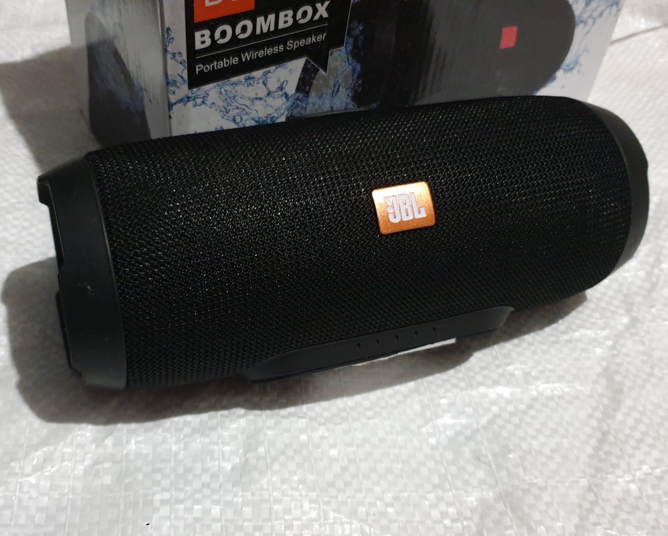 Колонка JBL очень громкая. Музыка.громко,дом,работа. Природа