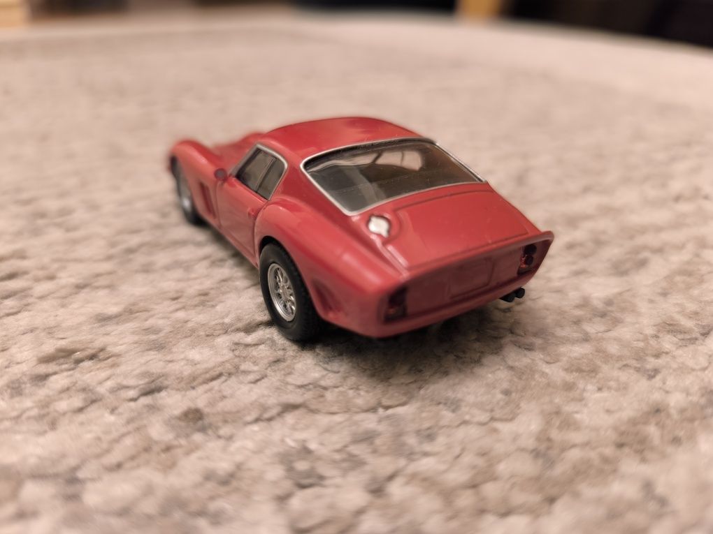 Ferrari 250 GTO Hot Wheels 1:43