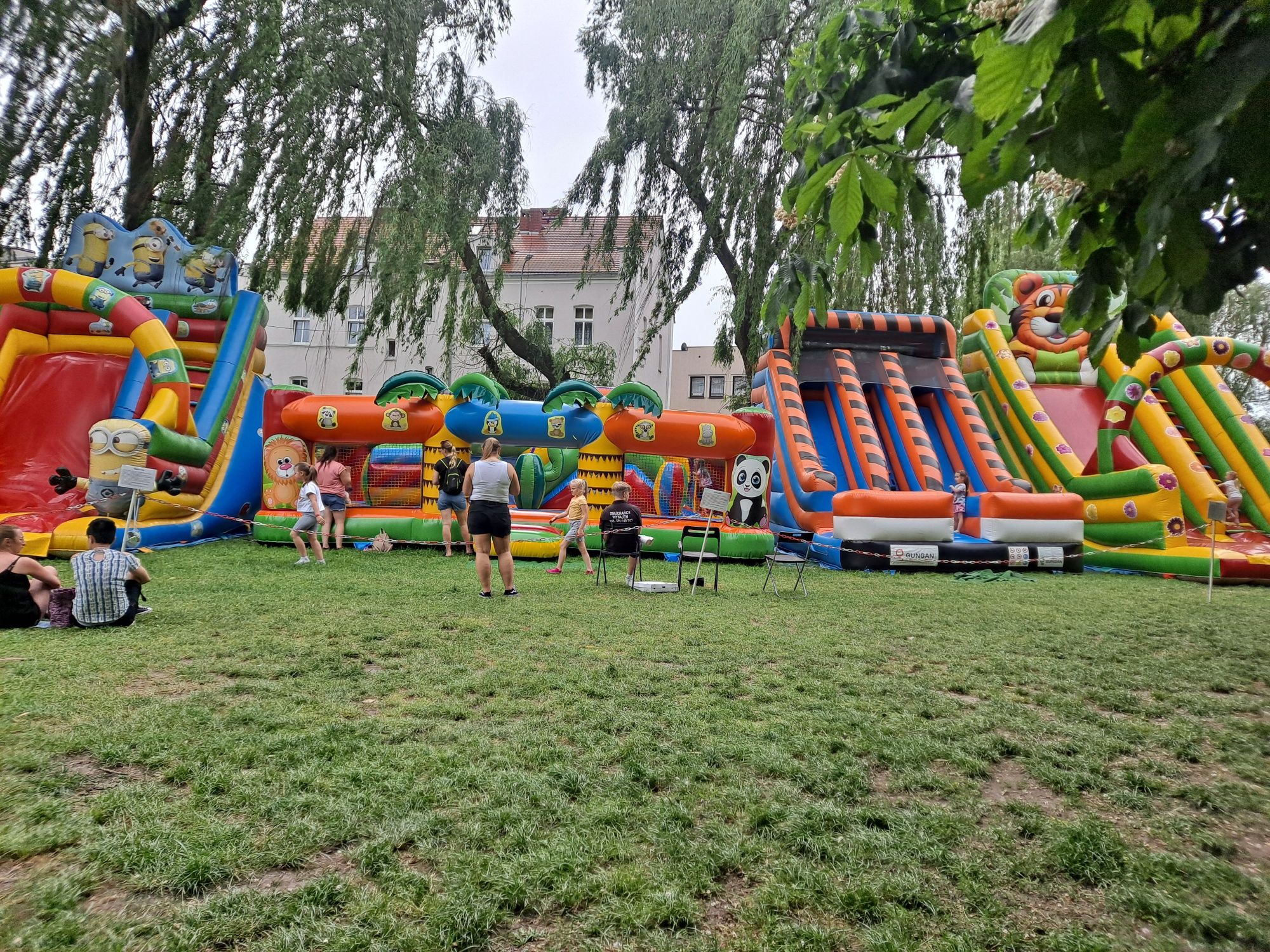 Zjeżdżalnie zamki dmuchane WYNAJEM wata balony animacje tatuaże
