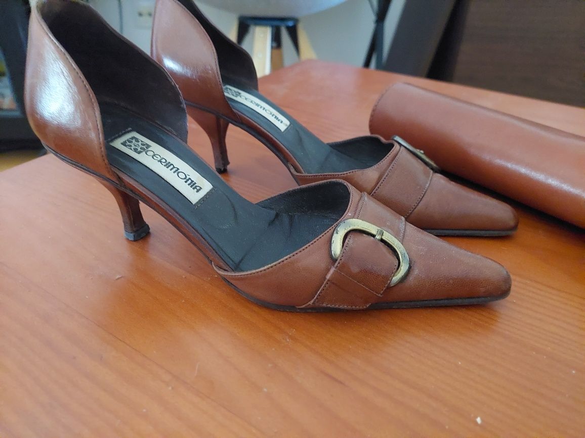 Conjunto sapatos e mala