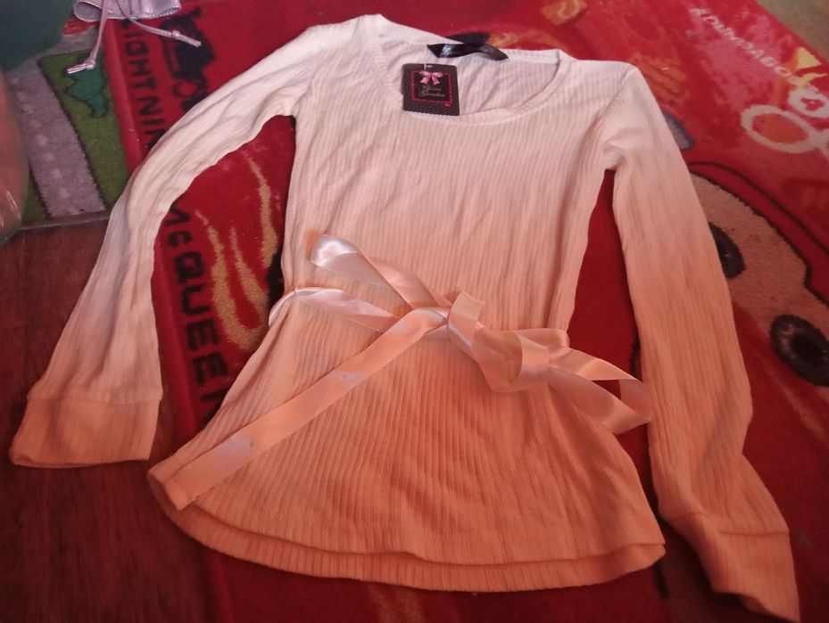 Nowa bluzka z kokardą