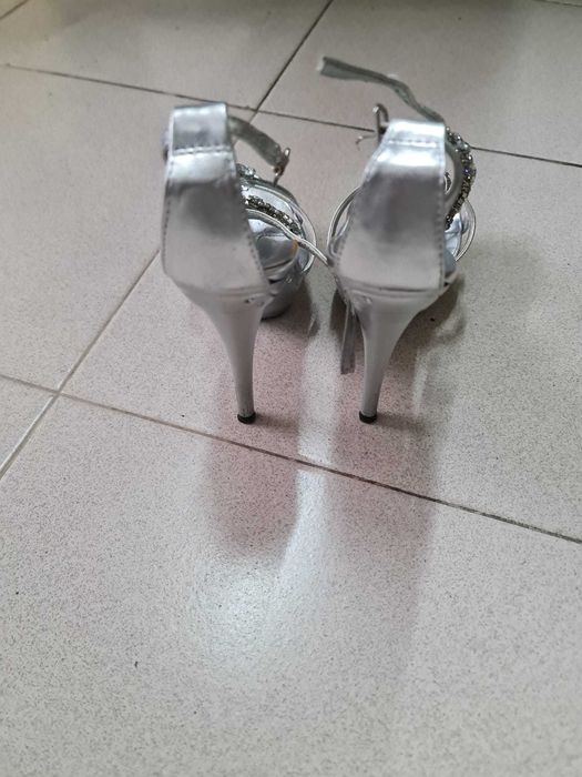 Sapato para Senhora Prata - Tamanho 37