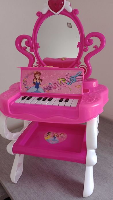 Toaletka z lustrem i pianinem dla dziewczynki