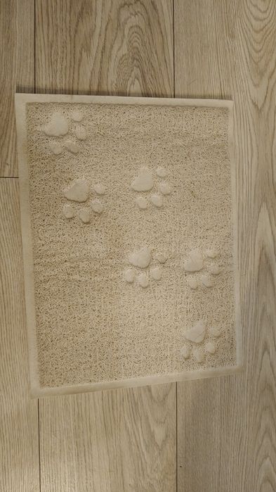 Mata pod miski dla psa/kota