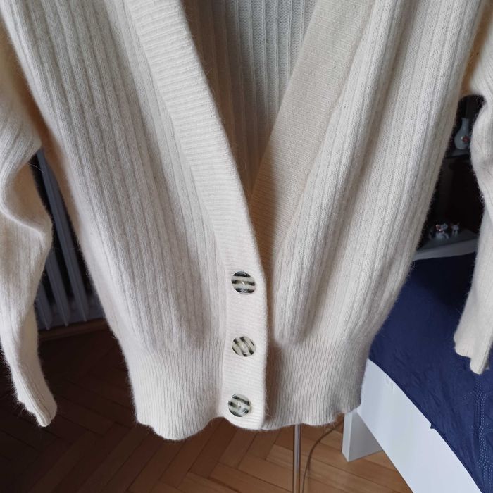 Sweter typu kardigan wełna z angorą.