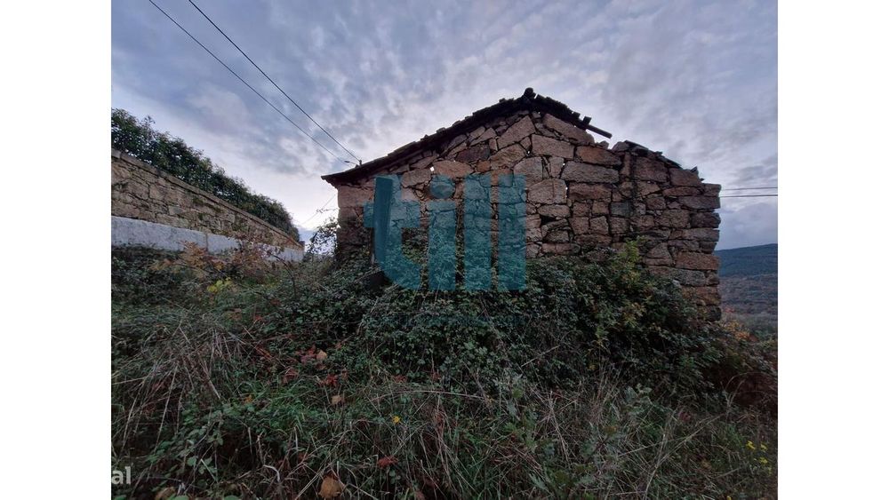 Terreno e ruina Vila Pouca Aguiar
