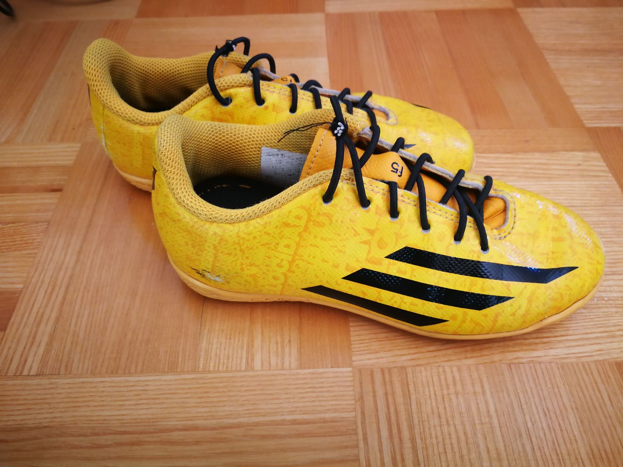Buty sportowe piłkarskie dziecięce halówki Adidas F5 Messi rozm. 30