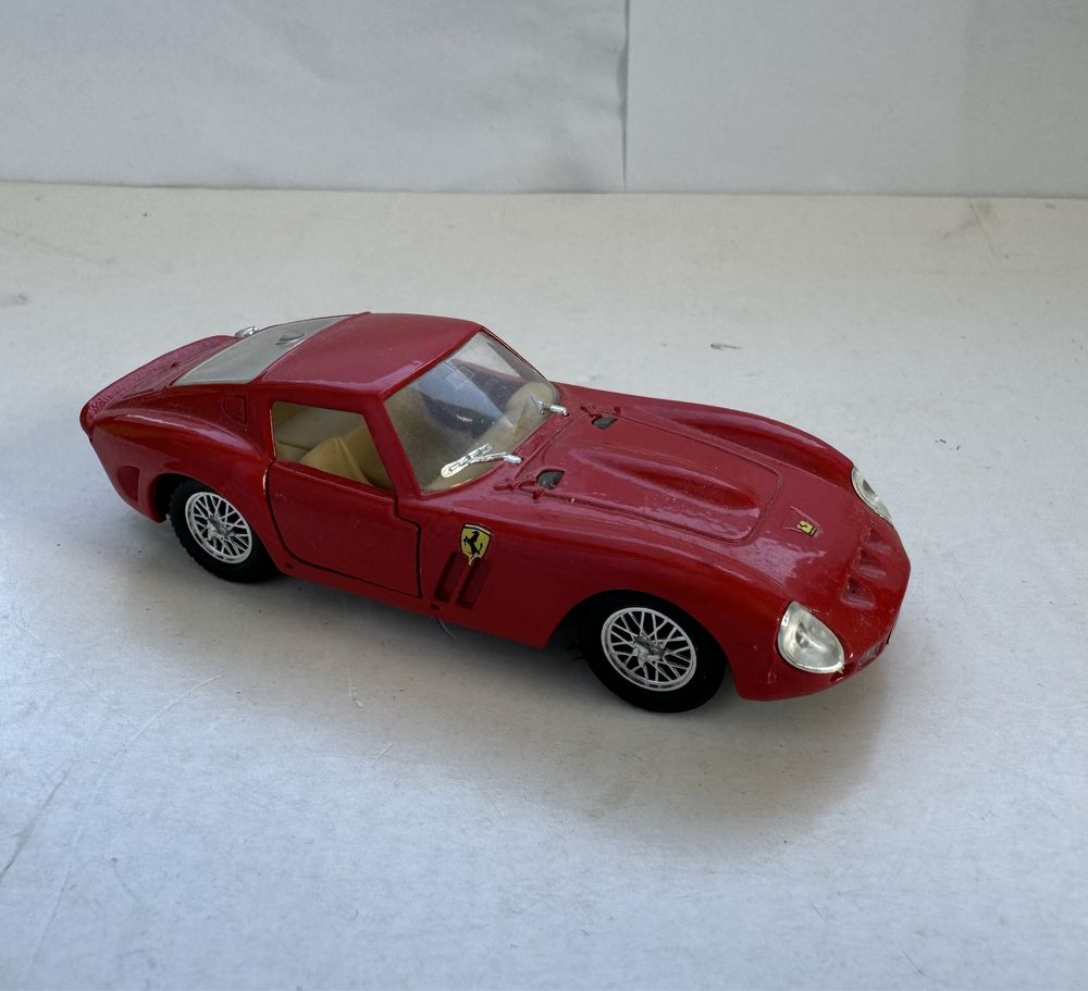 Model samochodu w skali 1:43 Ferrari 250 GTO Solido Bburago