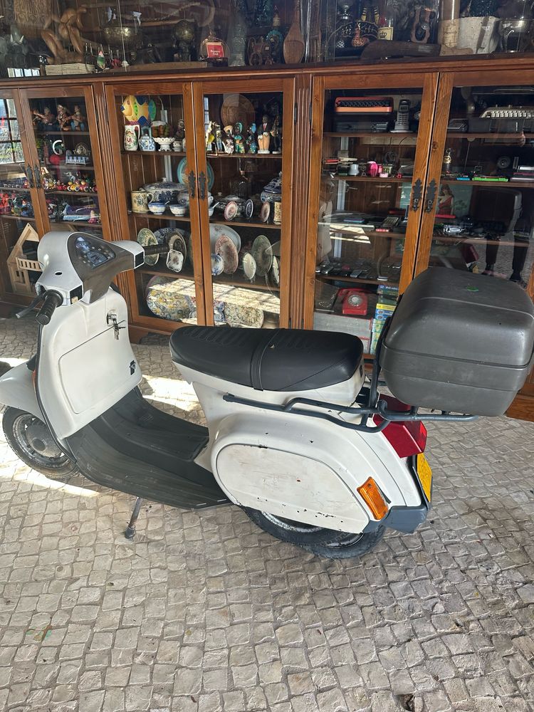 Vespa ..,,,,,,,,,,,,,,,,,,,,,