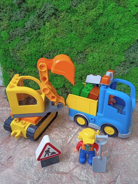 Конструктор LEGO DUPLO  Грузовик  и гусеничный экскаватор (10812)