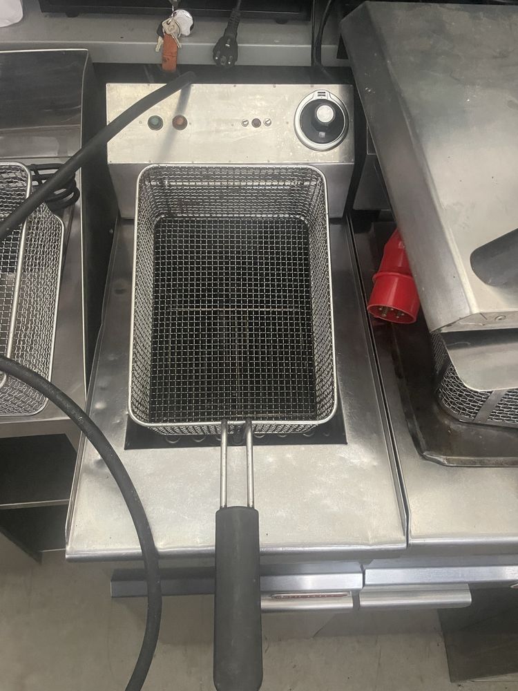 Fritadeira eletrica de 10 litros com móvel - Seminova