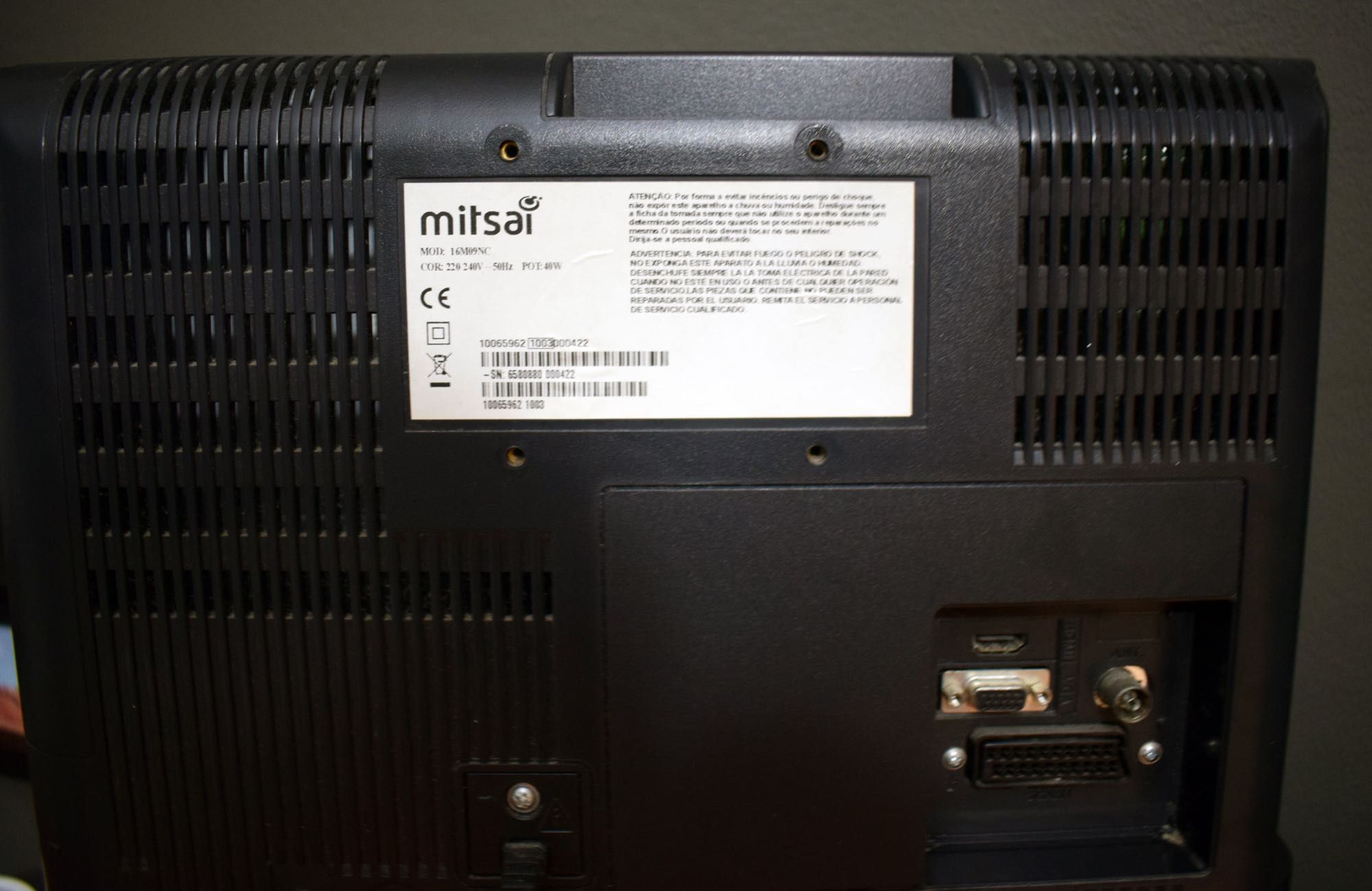 Tv Mitsai com comando+Suporte de parede