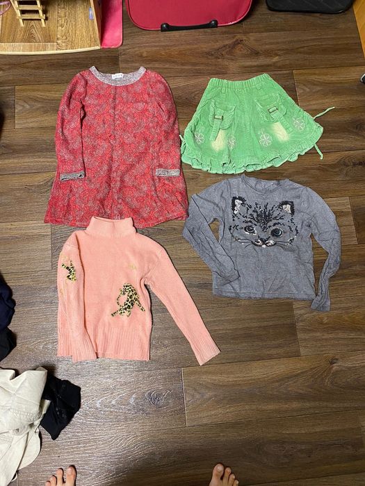 Піжама, теплі речі, джинси, кофти, плаття, колготи.