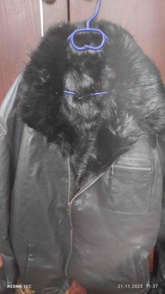 Чоловіча шкіряна курточка з натуральним хутром