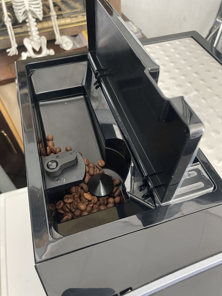 Кофемашина DeLonghi ESAM 5500.M Perfecta Cappuccino обслужена