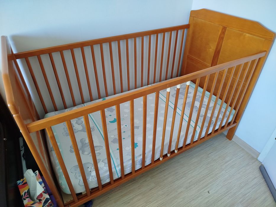 Łóżeczko niemowlęce /tapczanik z zestawem