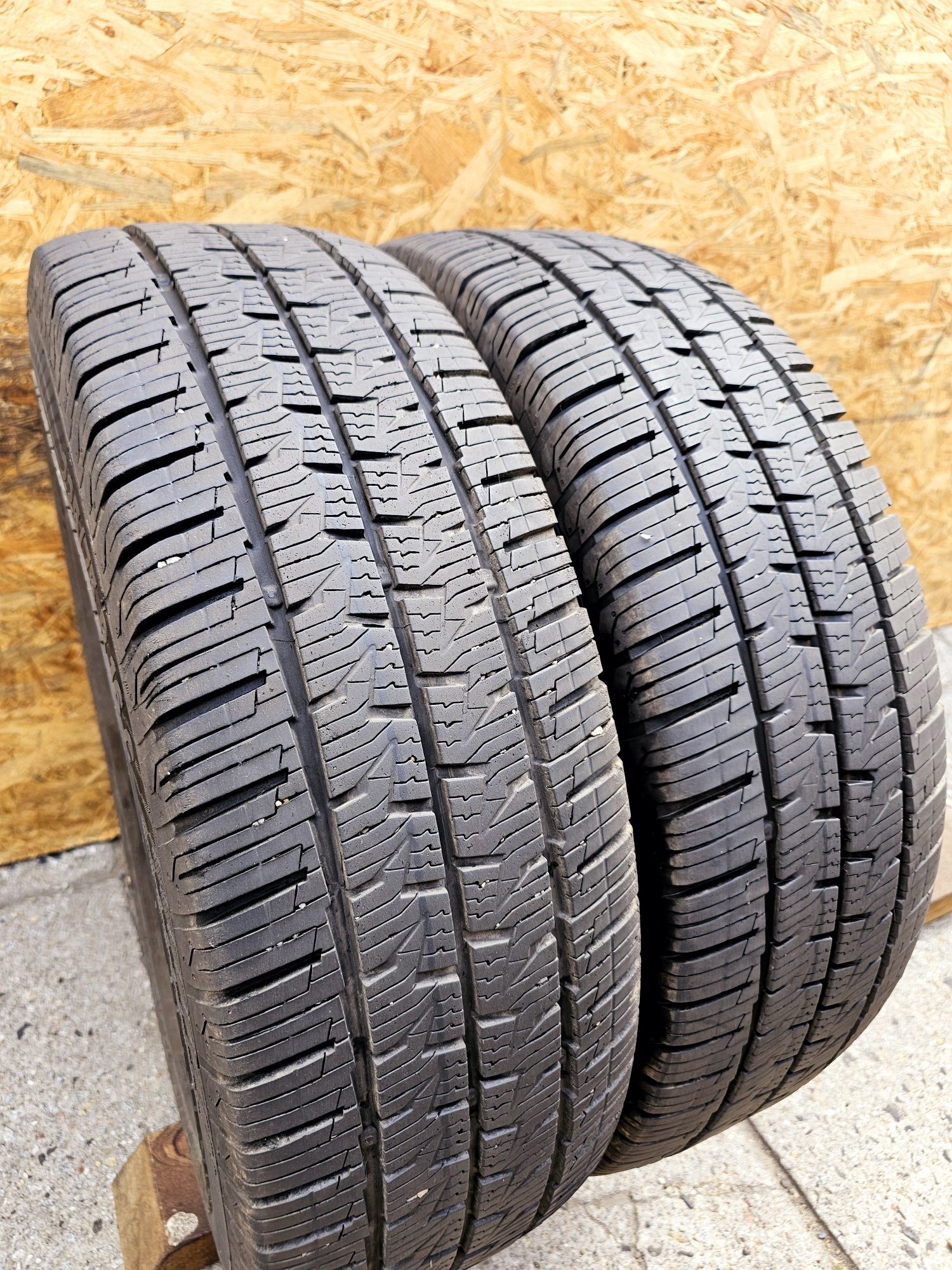 BDB Stan!!  7,5mm. 225/75 r16C Continetal VanContact 4Season. 22/23
