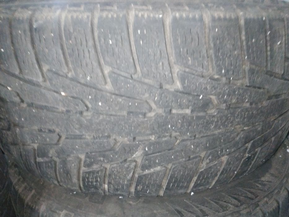 Продам зимову гуму nokian hakkapeliitta 285/50R20
