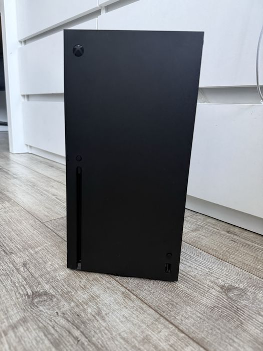 Xbox Series X + pad Forza Horizon 5 - stan bdb świeżo po serwisie