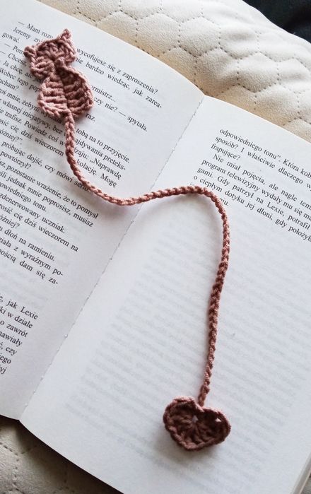 Kotek, zakładka do książki wykonana na szydełku