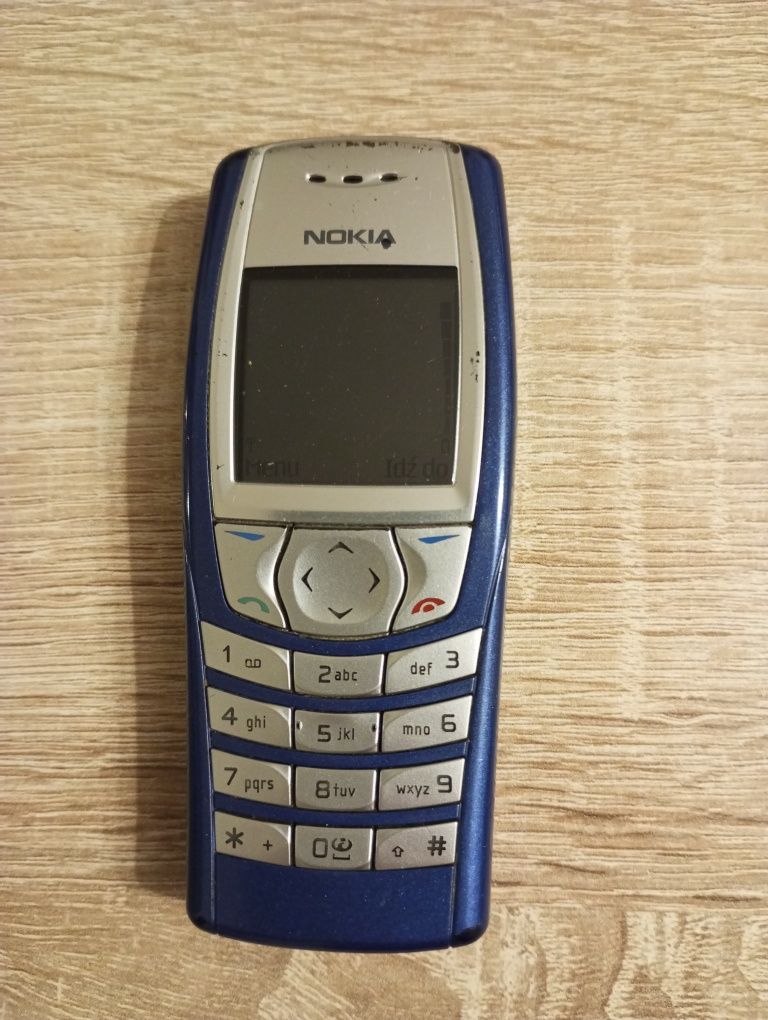 Nokia 6610i, słuchawki, ładowarka samochodowa, etui