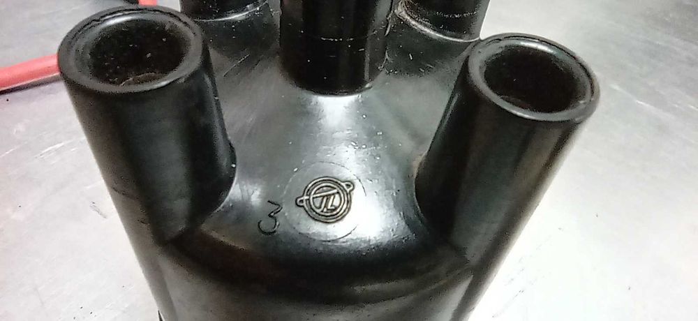 Кришка трамблера ВАЗ 2101-2107,2121,2131, мідні контакти.