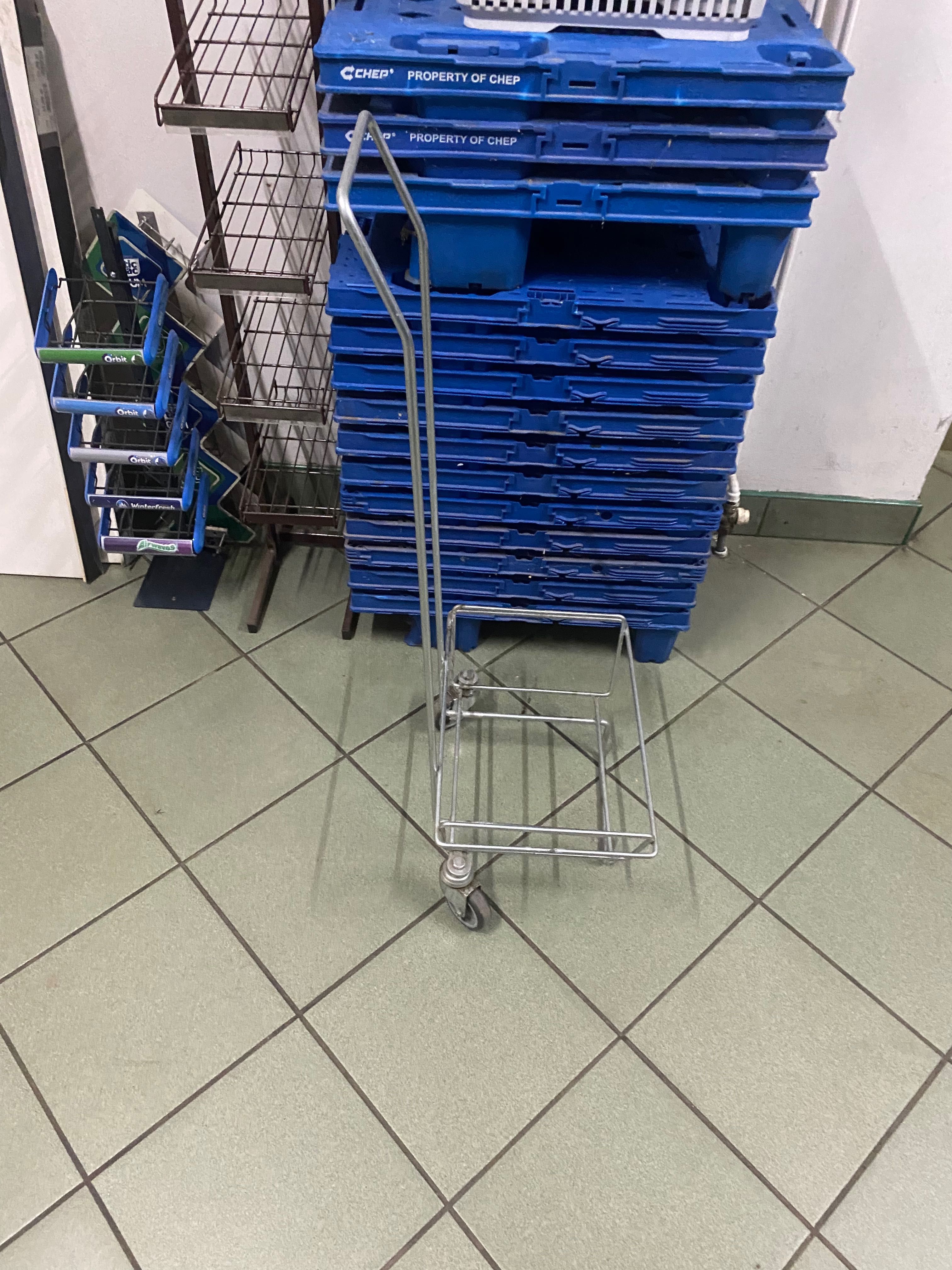 Wózek stojak pod koszyki sklepowe