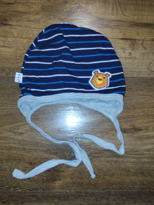 Czapeczka niemowlęca dla chłopca R.62 w paski, miś