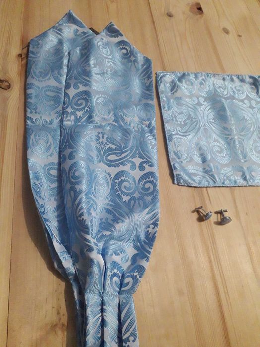 Elegancki zestaw fular, poszetka spinki pudełko prezentowe 100% jedwab