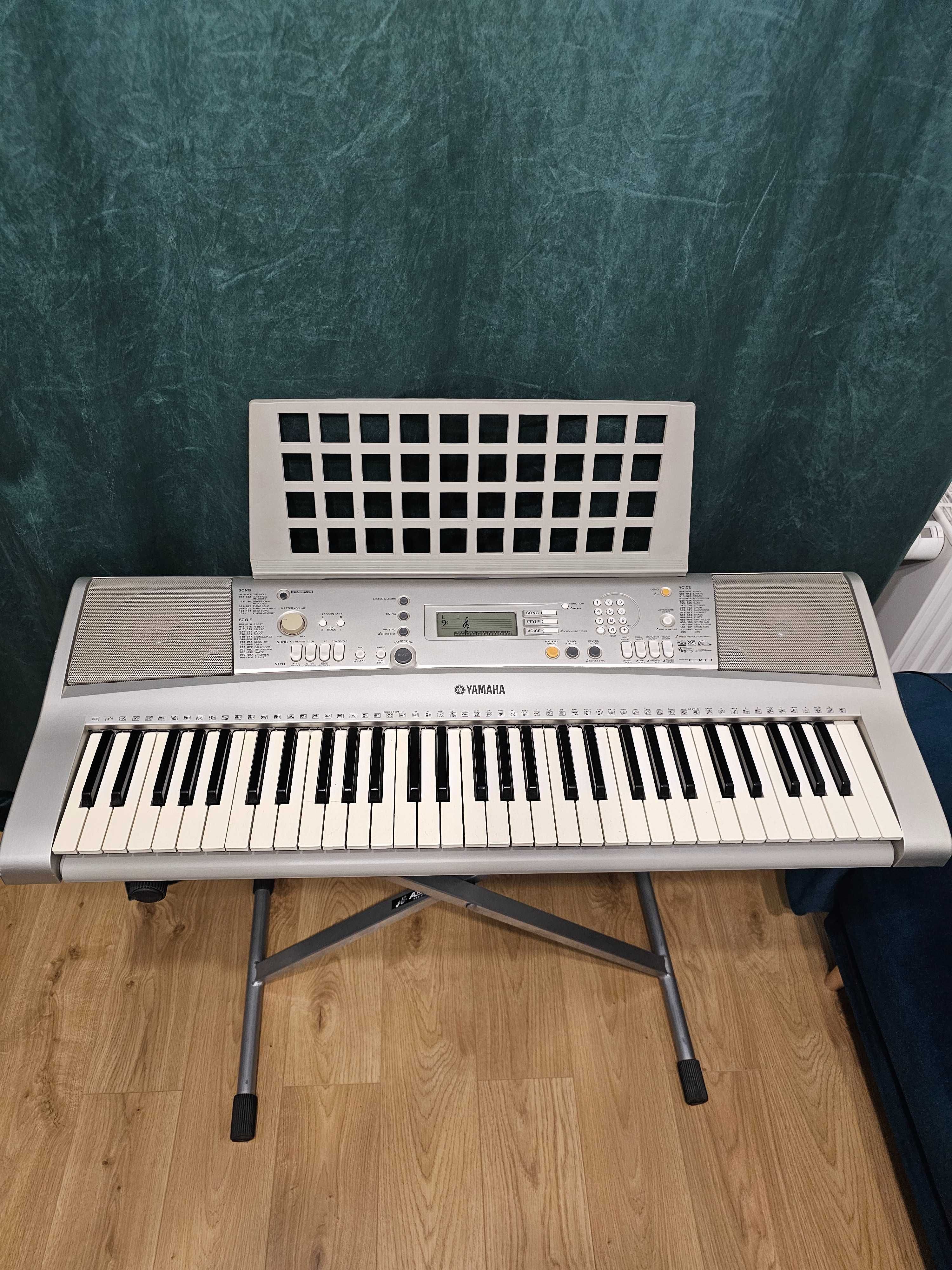 Keyboard Yamaha PSR E303