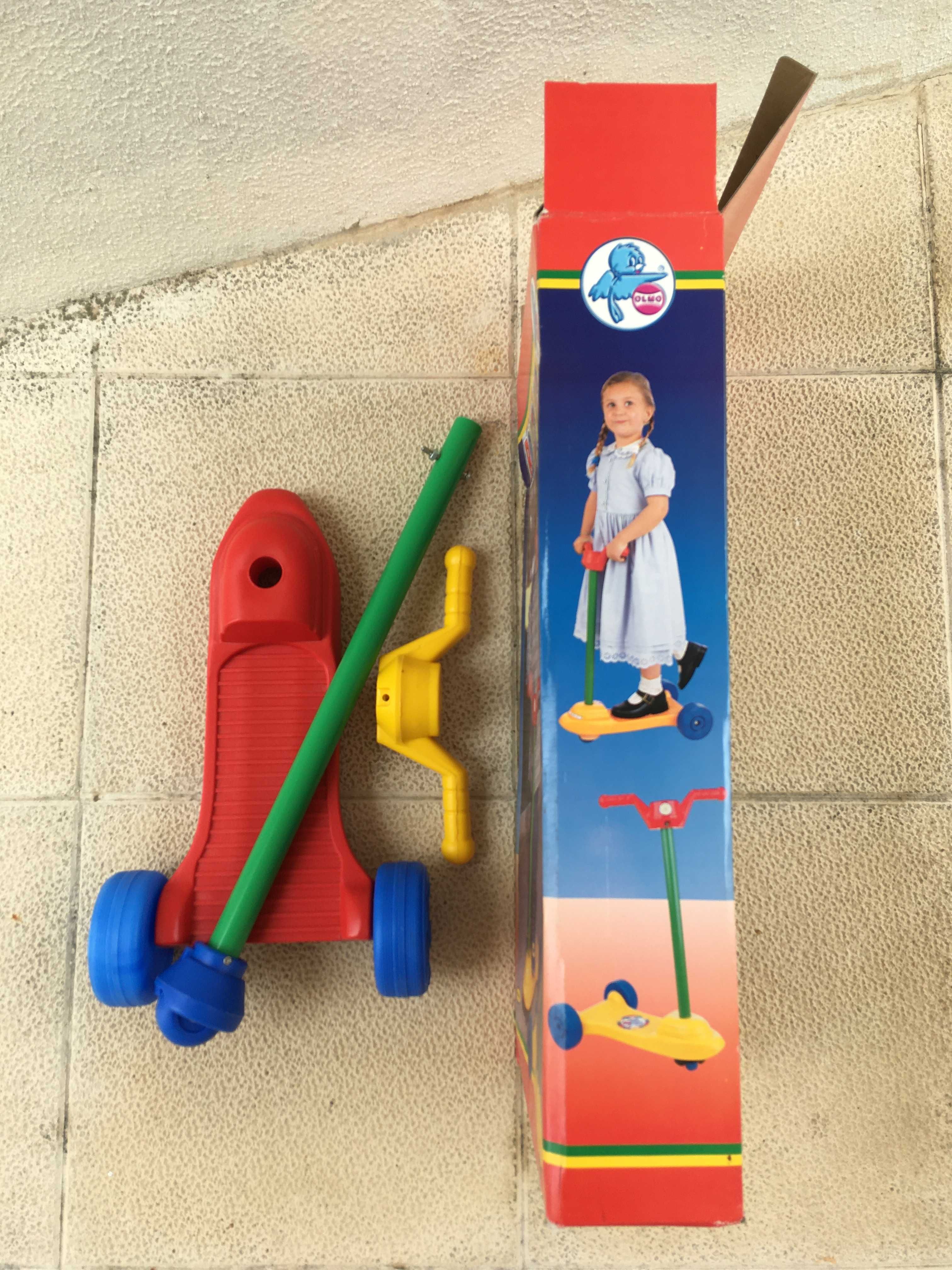 Brinquedo Trotinete colorida de Criança (Menino ou Menina)
