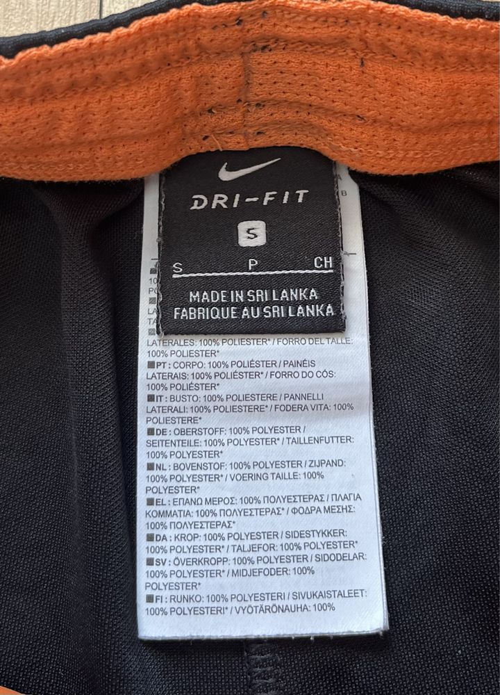 Спортивні легенькі шорти Nike