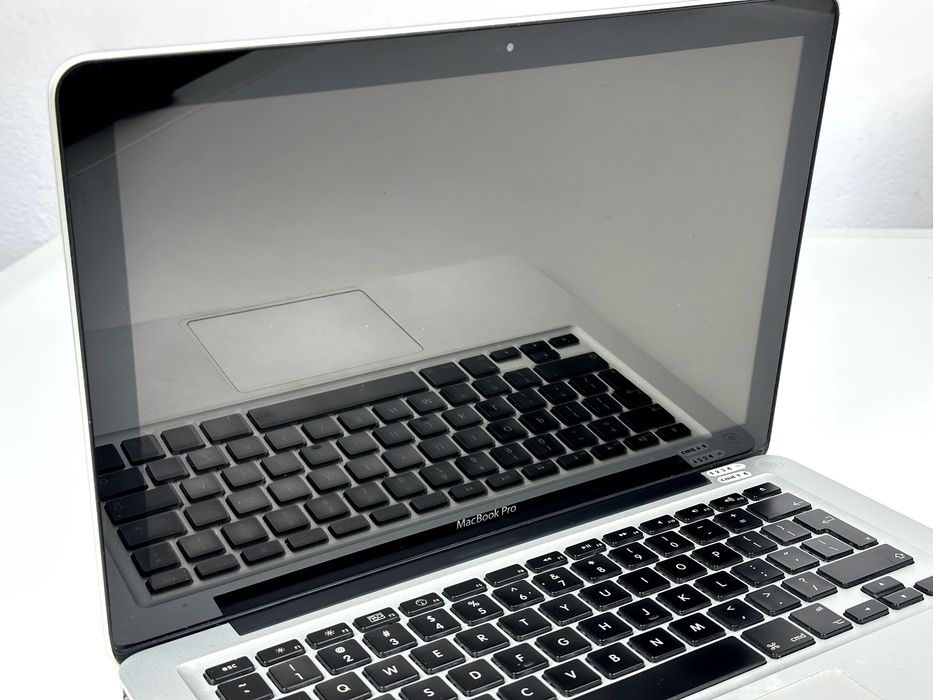 MacBook Pro 13” i5 • 16GB RAM • SSD 240GB • Bateria 21 cykli